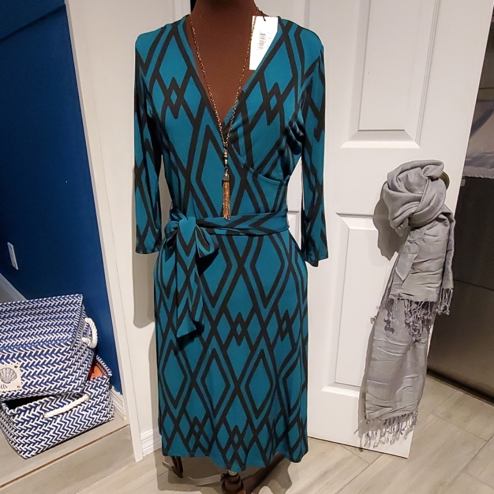 NWT Leota Perfect Wrap dress SM